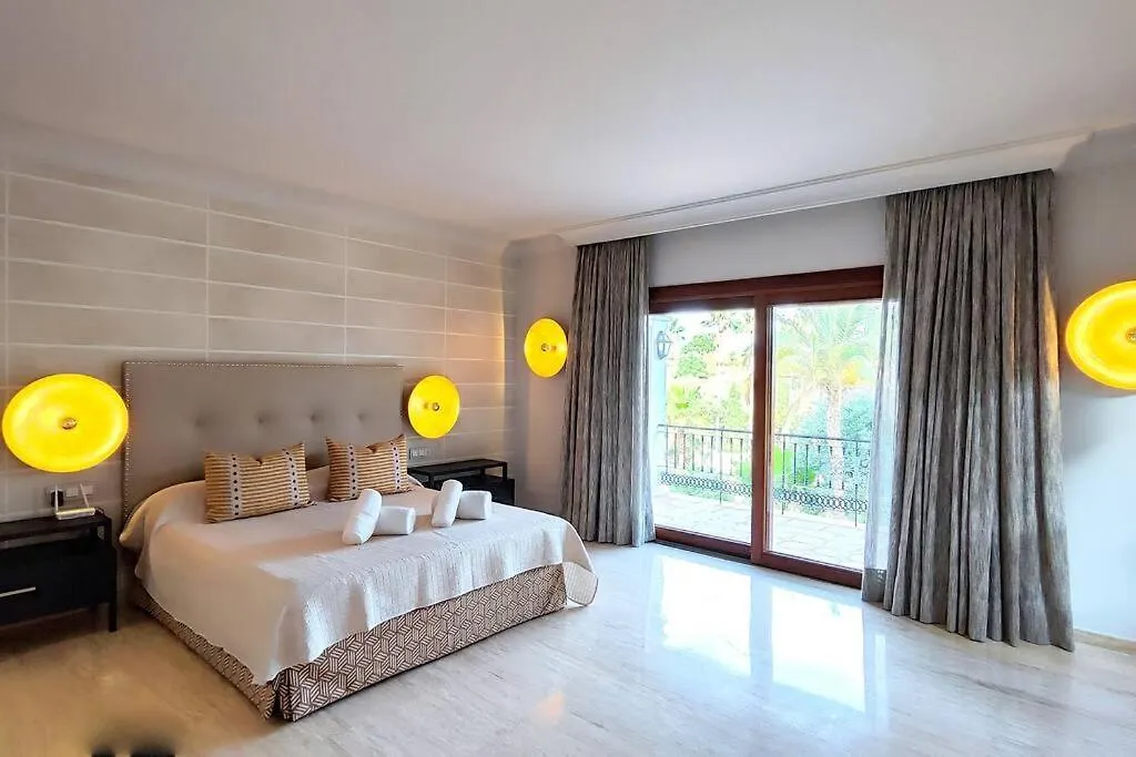 Villa 10 Bedroom Palace Huge Garden, Sea View! Estepona