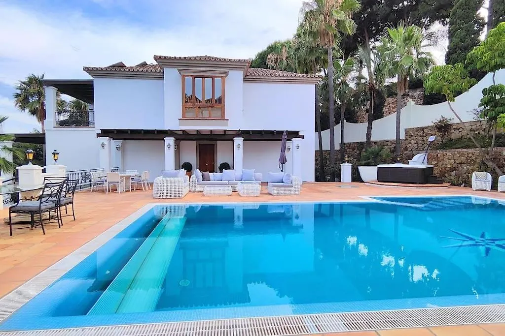 Villa 10 Bedroom Palace Huge Garden, Sea View! Estepona