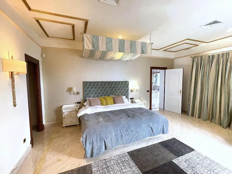 Villa 10 Bedroom Palace Huge Garden, Sea View! Estepona